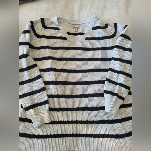 White and black striped sweater size xl - Picture 1 of 1